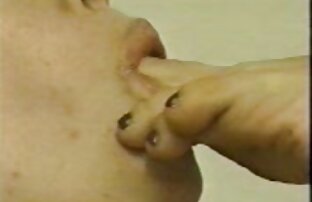 XXX Due orge amatoriali video lesbiche divertirsi su un letto rosa
